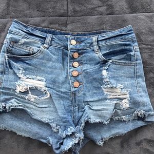High waisted buttoned shorts